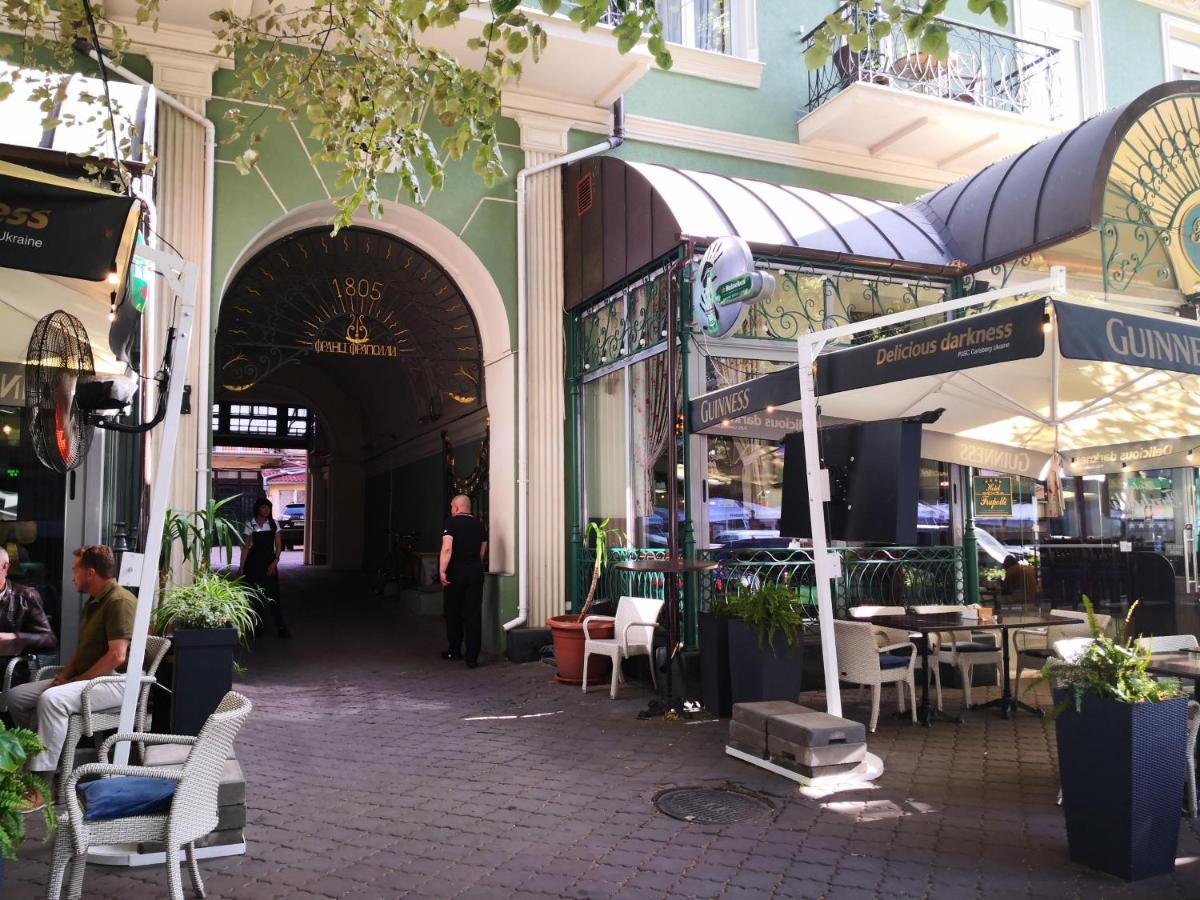 Затишні Апартаменти, Вулиця Дерибасівська, 13 Odesa Exterior photo