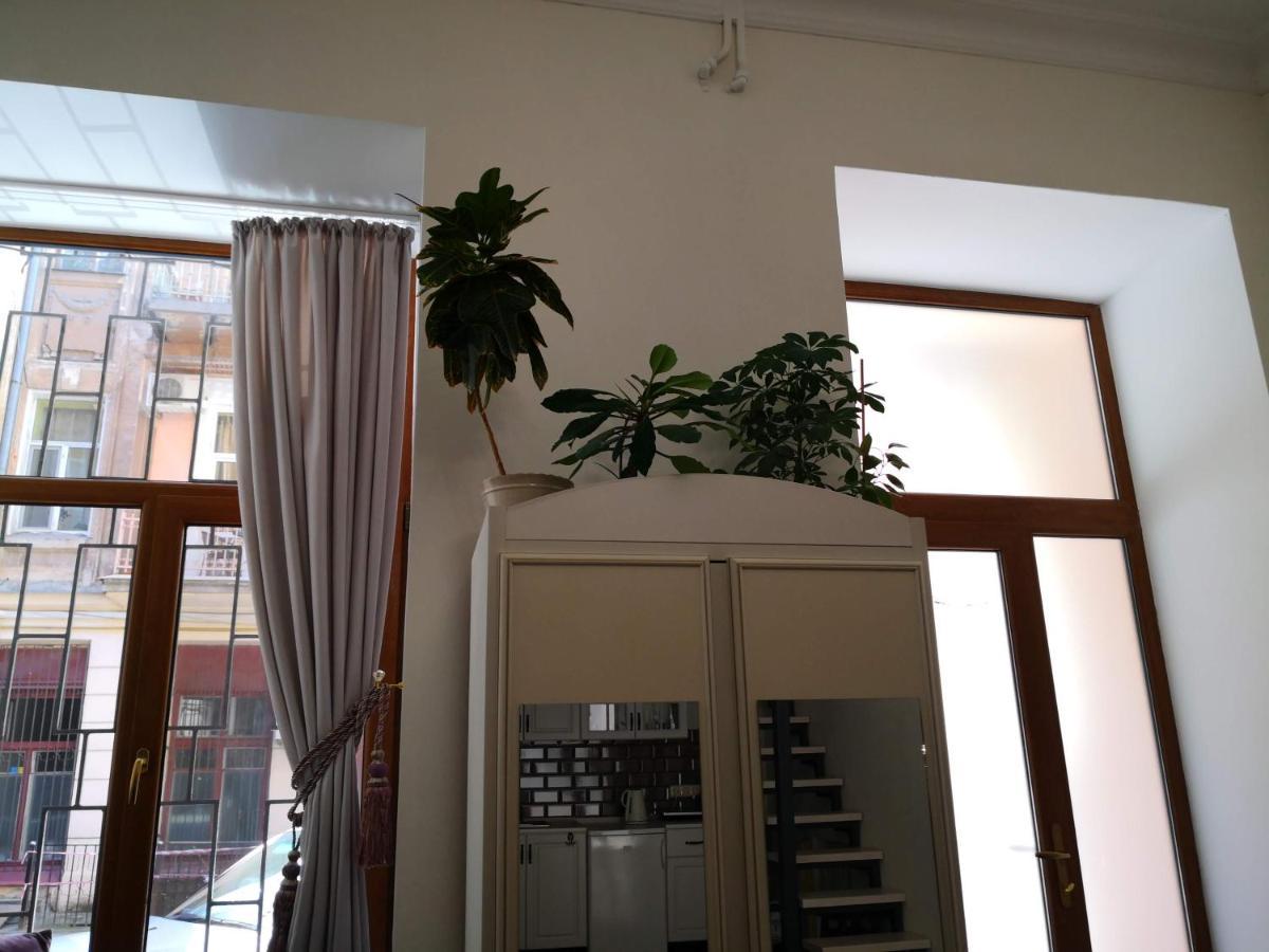 Затишні Апартаменти, Вулиця Дерибасівська, 13 Odesa Exterior photo
